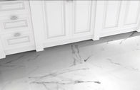 Telhas de assoalho de mármore artificiais da cozinha do efeito 24&quot; X 24&quot; tamanho branco luxuoso da cor 600x600mm de Carrara do tamanho