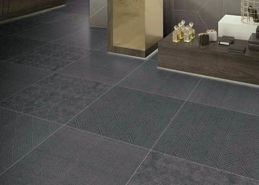 Tamanho preto super resistente popular da cor 24x24' do azulejo 600x600 milímetro Frost do tapete da prova da mancha