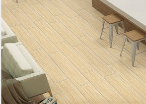 As telhas de madeira da porcelana do olhar deslizam em casa não o desgaste - telhas de assoalho cerâmicas resistentes de Matte Tiles Floor Wooden Grain